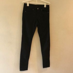 Black jegging jeans